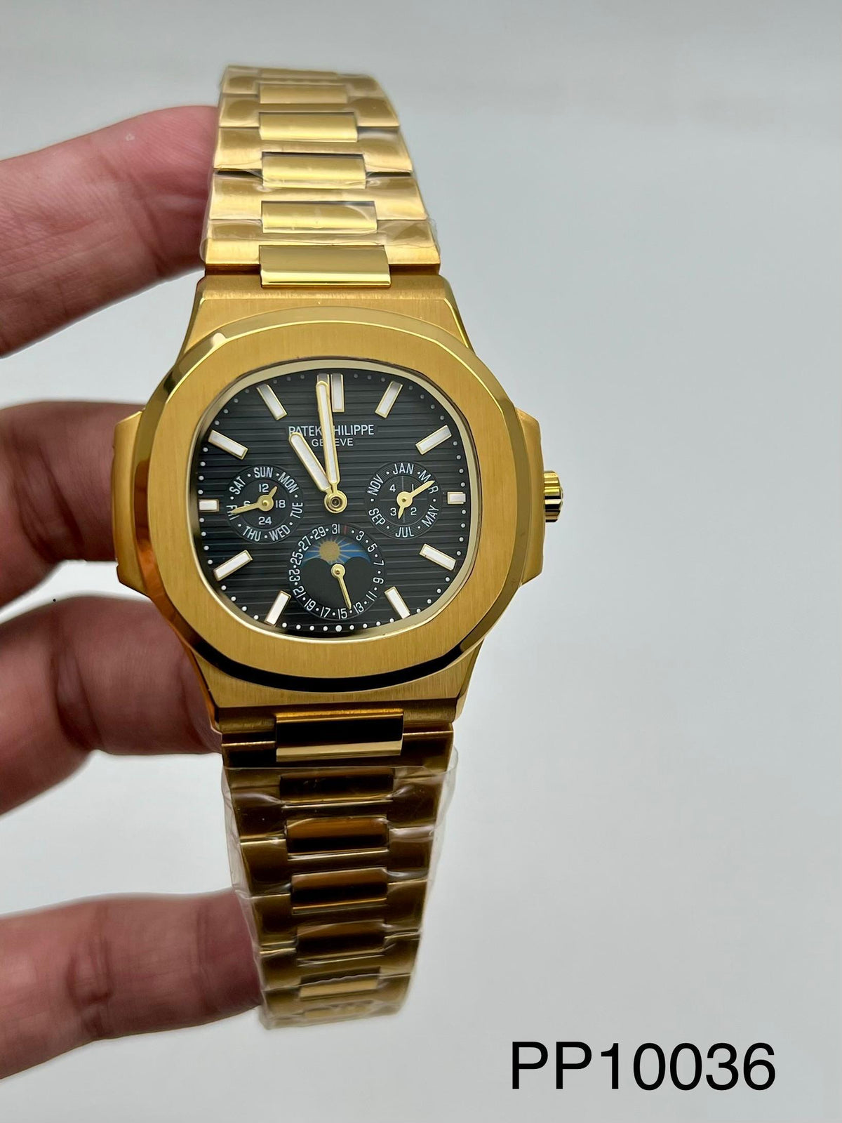 NAUTILUS || 5740 || GOLD || BLACK DIAL